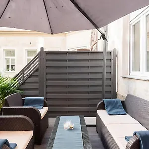 Luxurious And Spacious 5 Min Walk To City Center, 1-2 Wenen